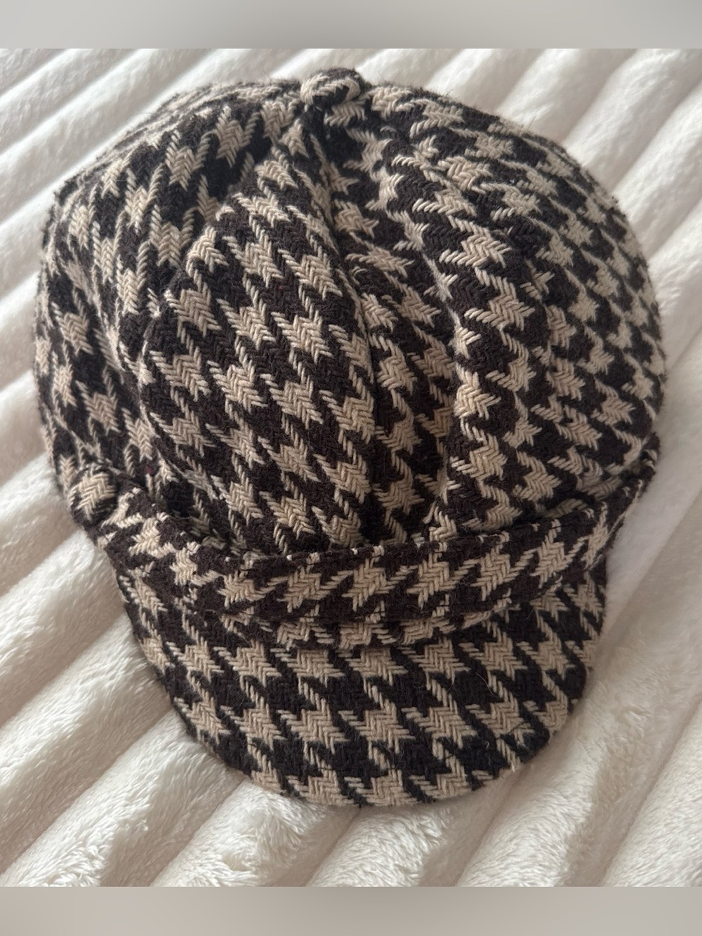 Angela & William Black & Cream Houndstooth Wool Newsboy Cap | Leopard Lined Bake